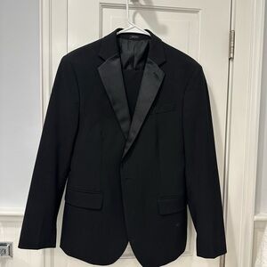 JF J. Ferrar Elegant Black Tuxedo